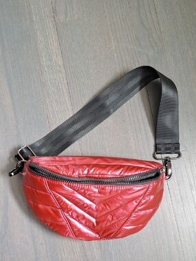 RARE Little Runaway Shinny Red / BurgundyThink Royln Fanny pack